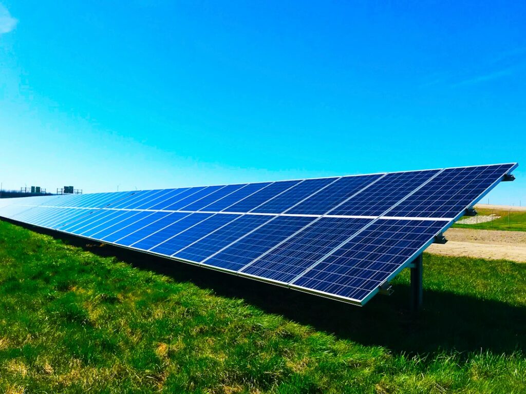 Panouri solare – imagine ilustrativă pentru Alba Green Energy 2026